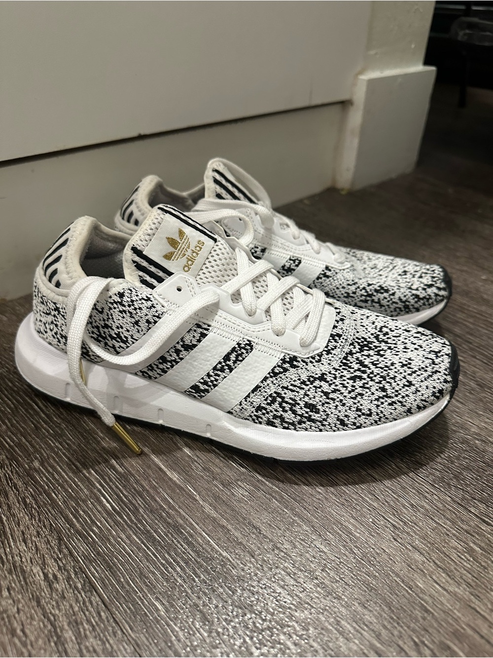 Adidas Women's Swift Run White and Black Trainers